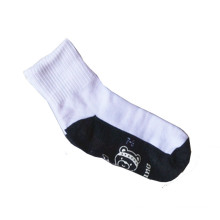 Calcetines de los deportes de algodón de los niños medias con antideslizante (KA017)